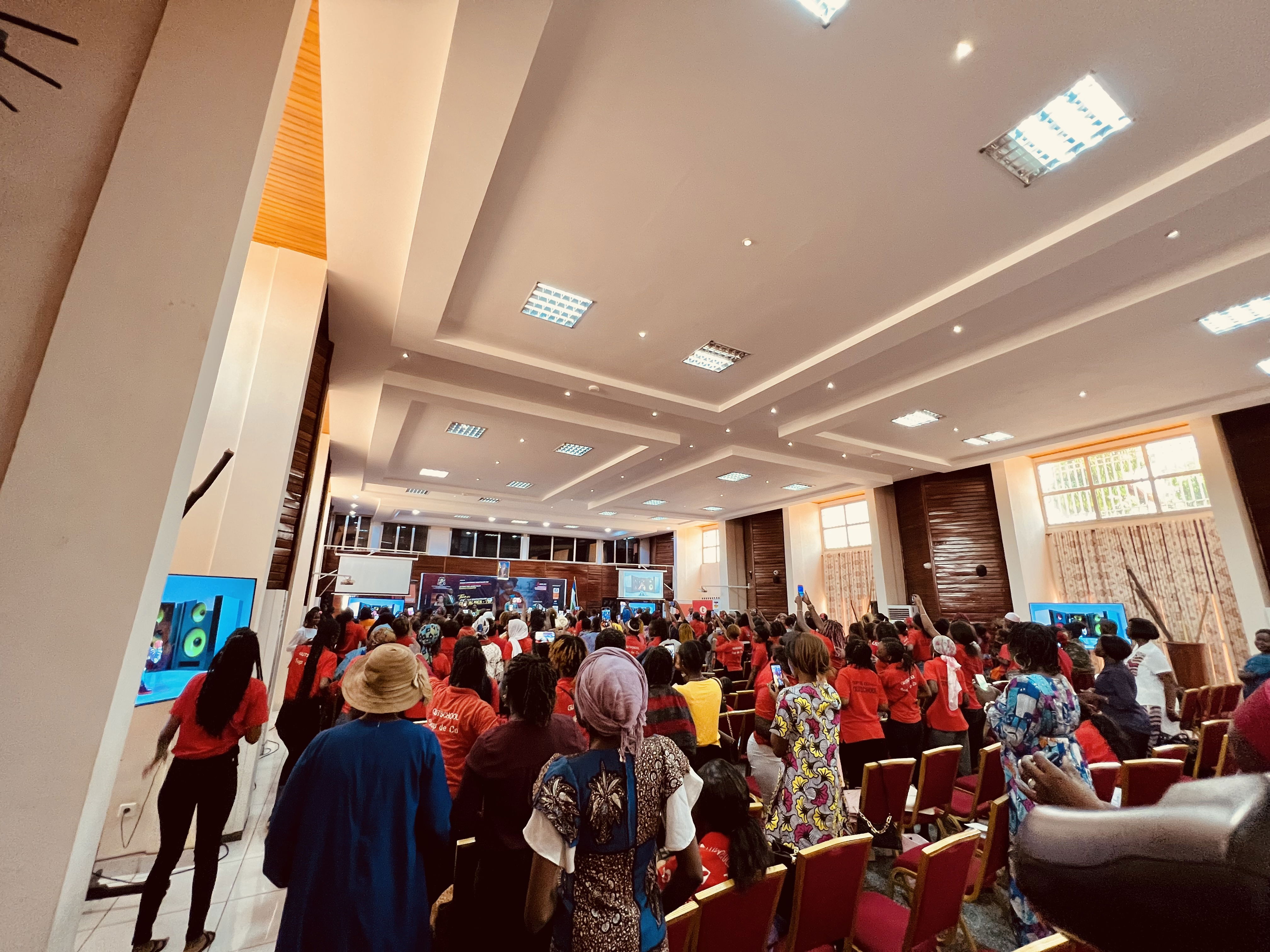 Die Atmosfeer van die jong vroulike studente van GUTSCHOOL tydens die konferensie