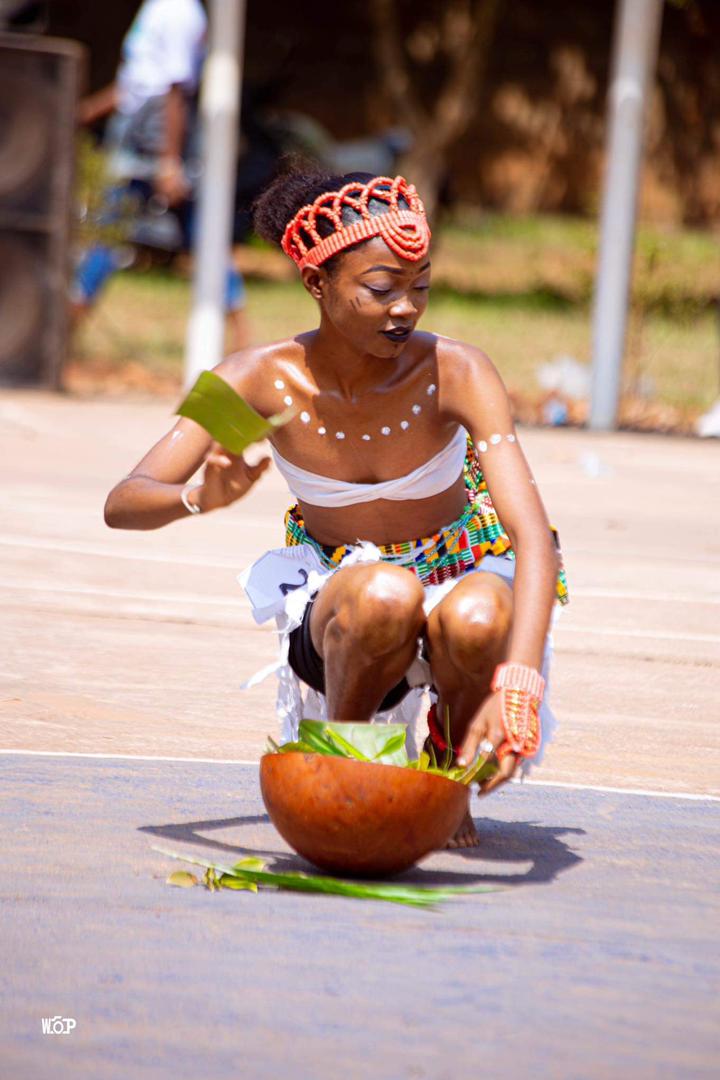 2de PAS: TRADISIONELE DANS - Juffrou BECKONDY TANIA