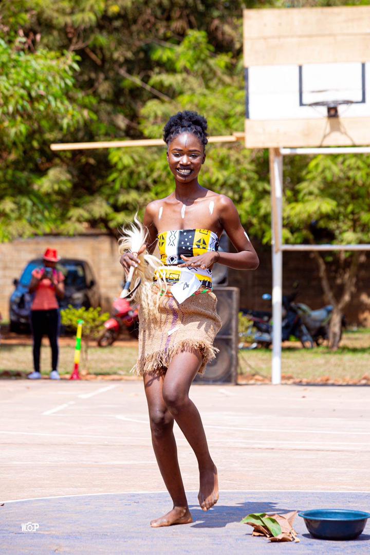 2de PAS: TRADISIONELE DANS - Juffrou GONDIA ANDREA