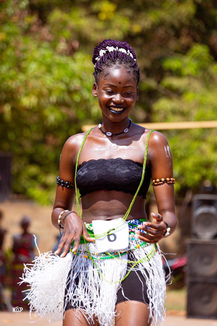 2de PAS: TRADISIONELE DANS - Mej NGAIGANAZOUI EMMANUELLA