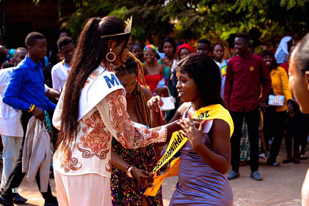 BESLUITING VAN DIE LEDE VAN DIE JURIE