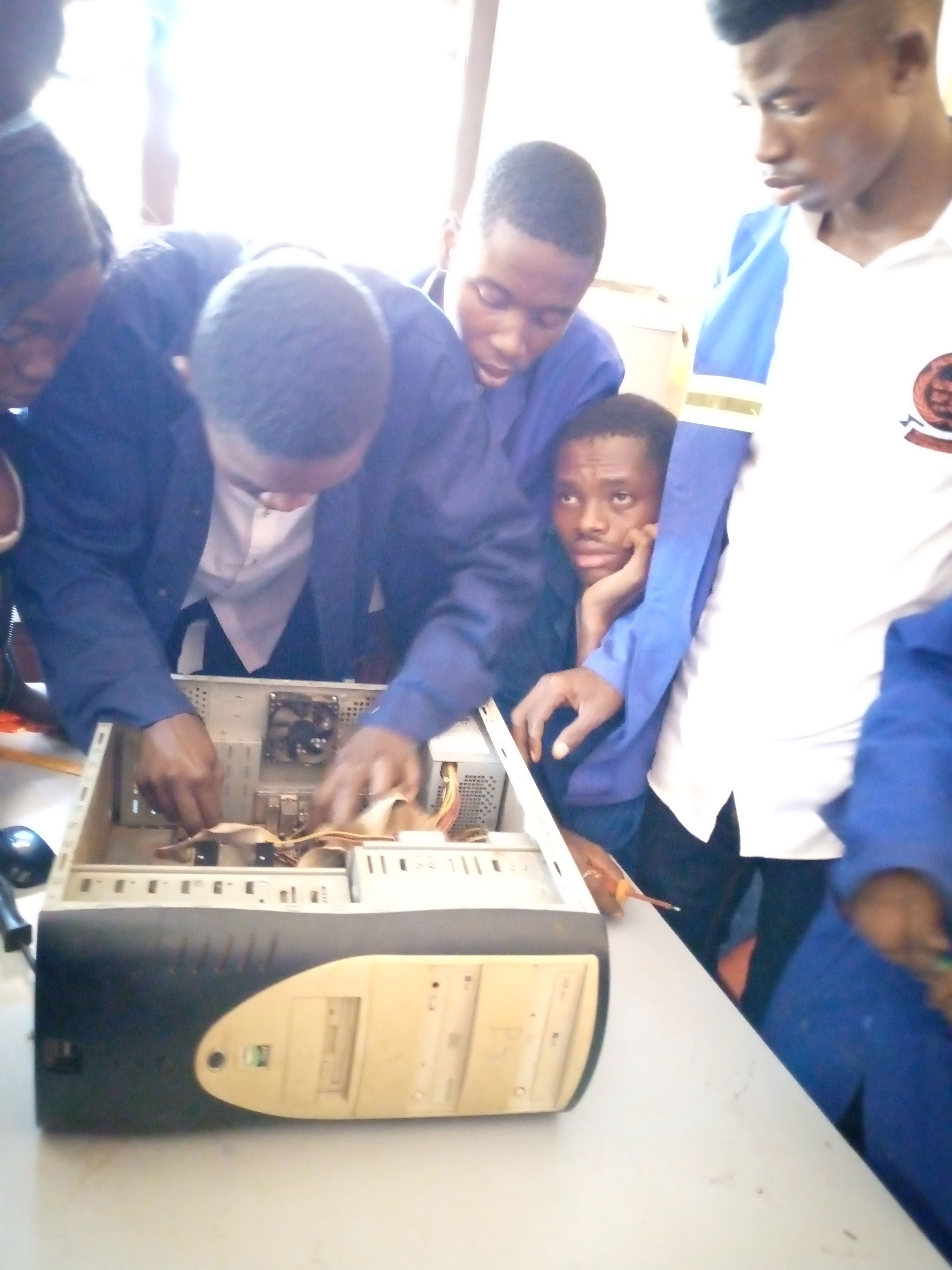 Fase 4: Hersamestelling van 'n sentrale eenheid