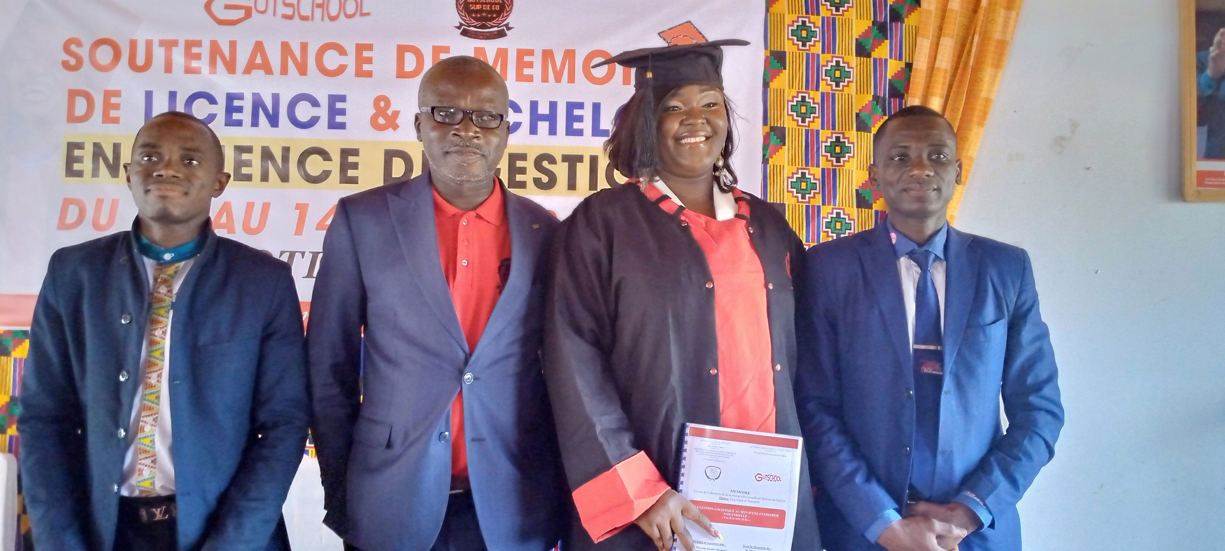 Familiefoto met die lede van die jurie