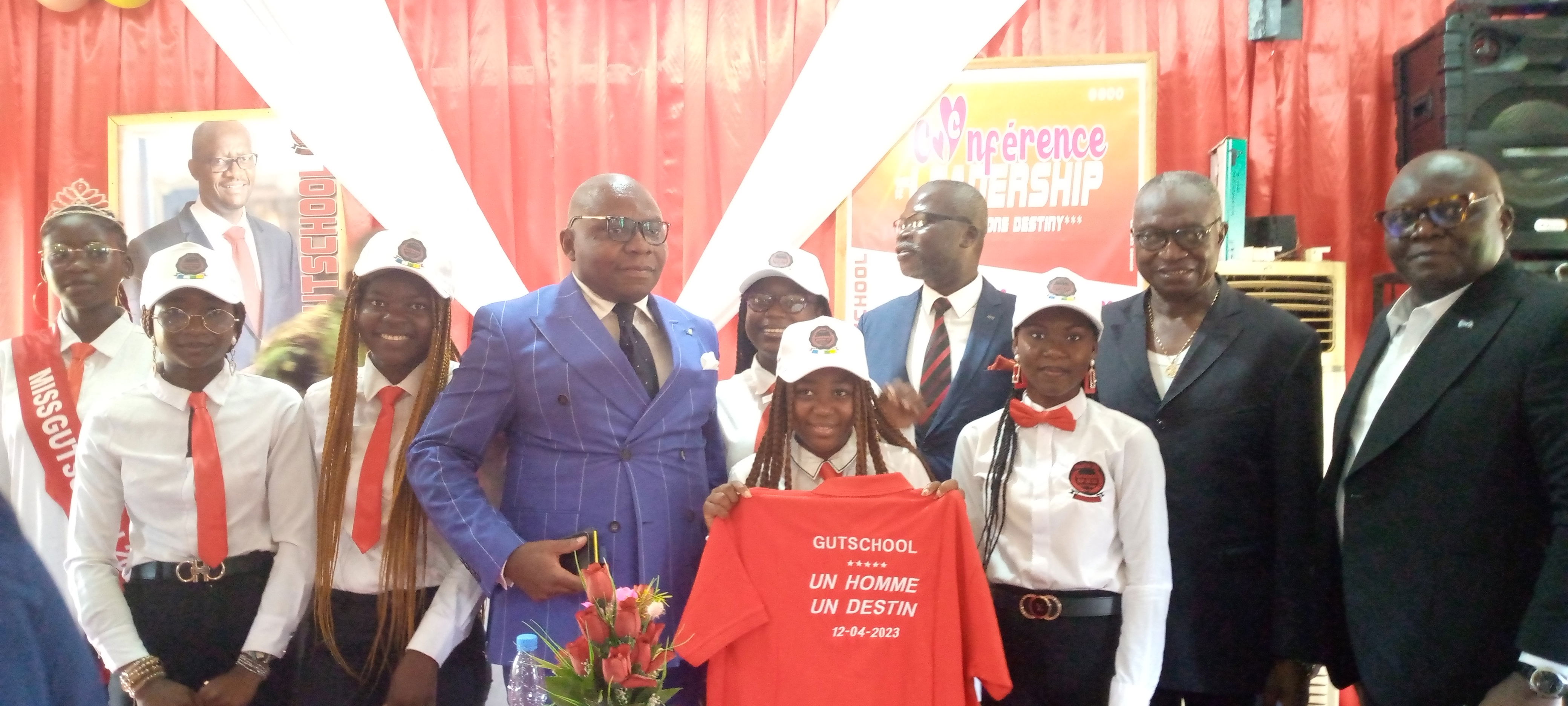 AG Pr Henri KOULAYOM, DG Hervé Ghislain KOGBOMA YOGO en ons paneellede