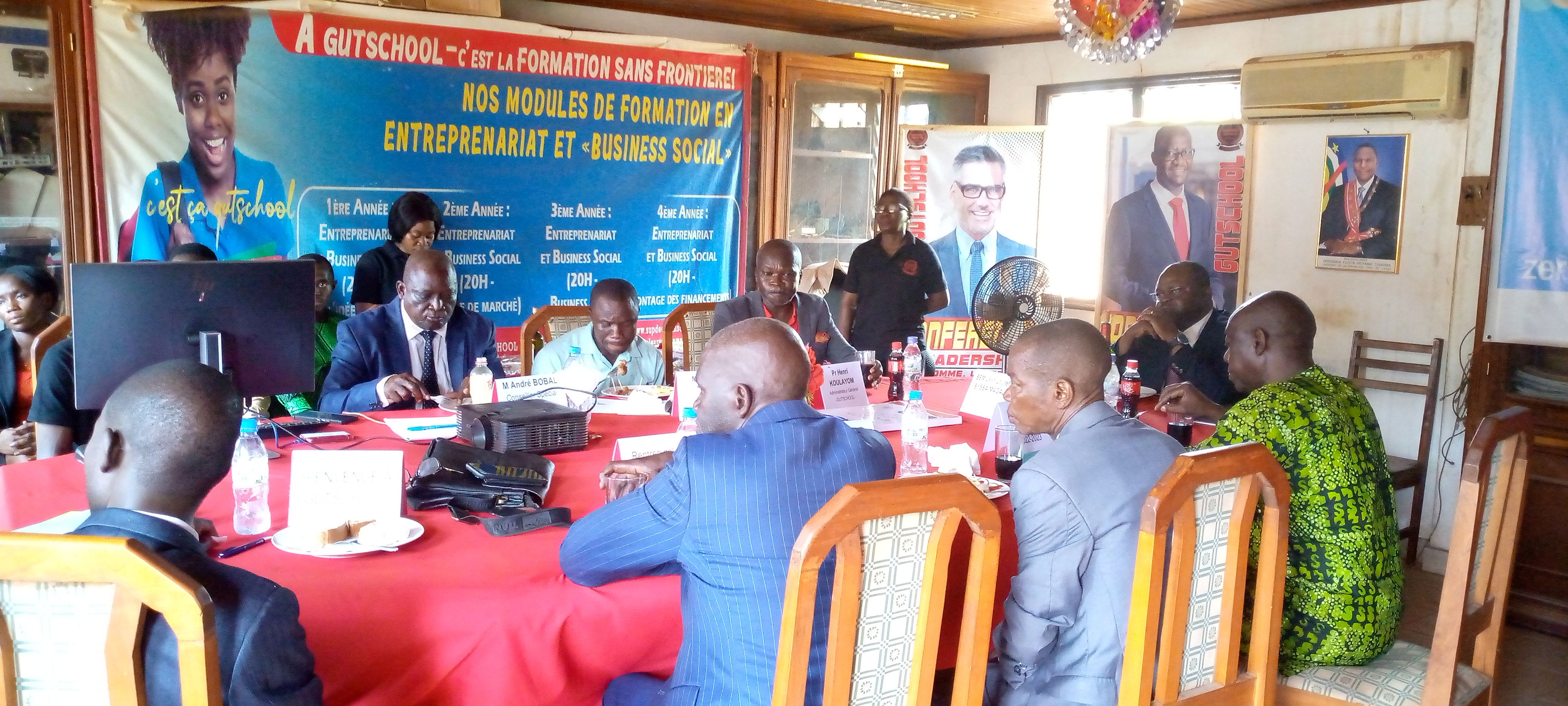 Werksessie, ontbyt en ondertekening van die Gasteboek deur HY die Minister