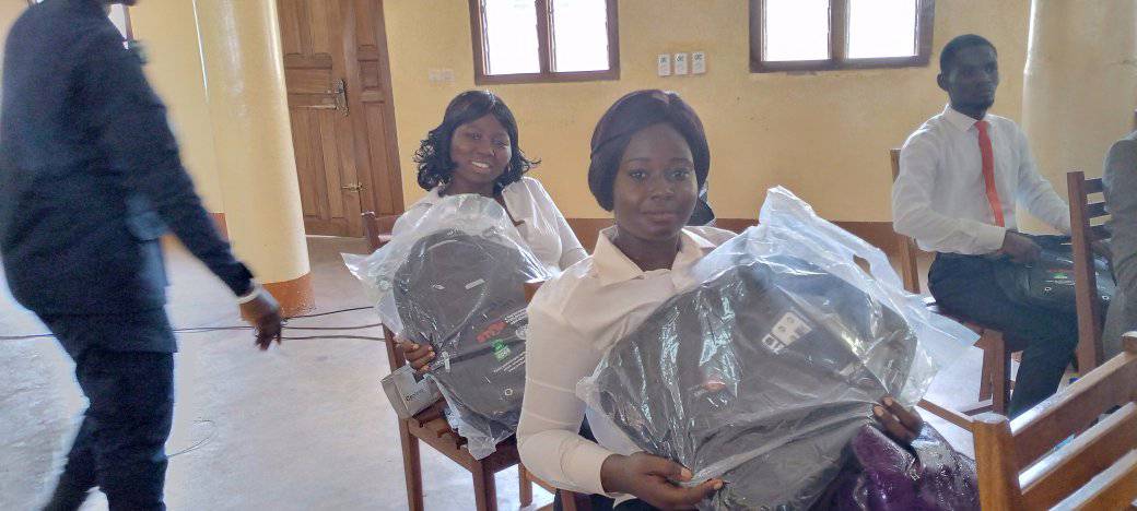 Aanbieding van geskenke aan deelnemers