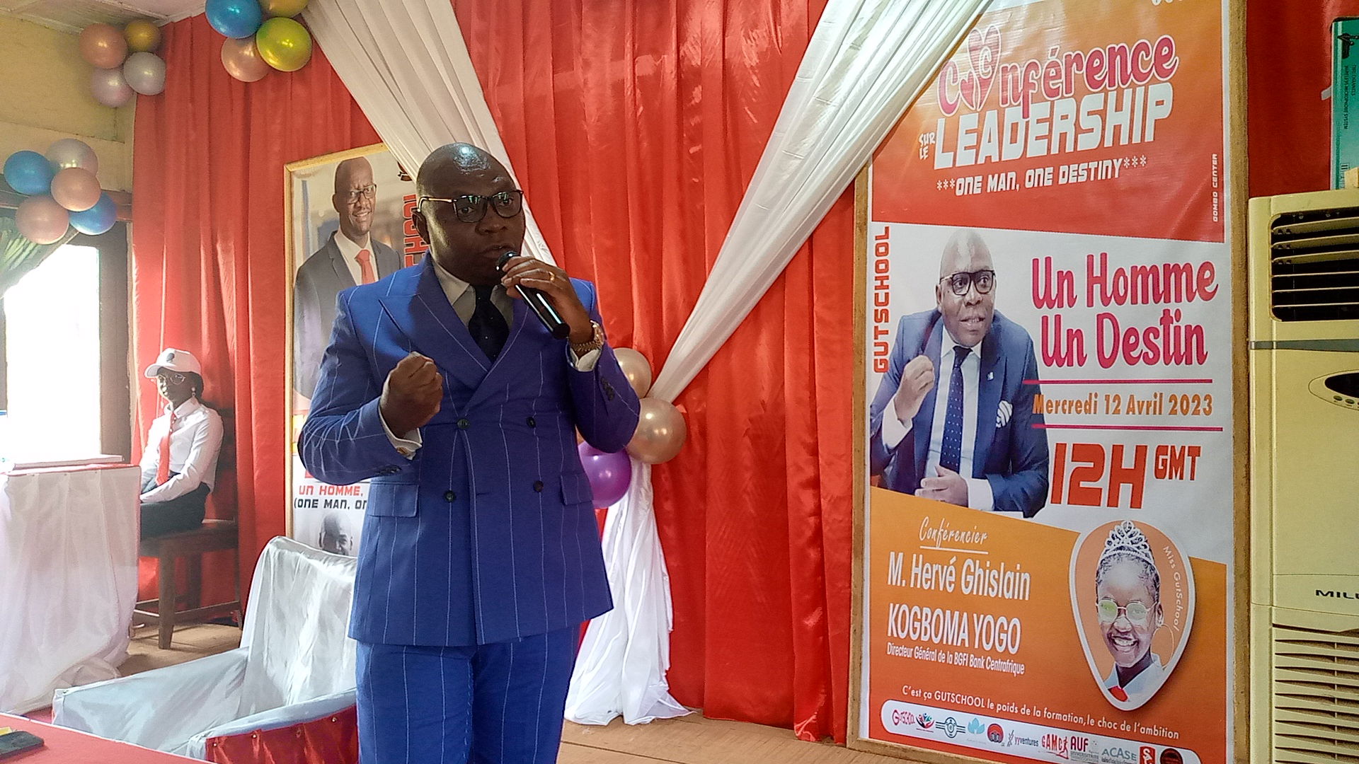 Die Speaker Hervé Ghislain KOGBOMA YOGO, die man wat lot in noodlot verander