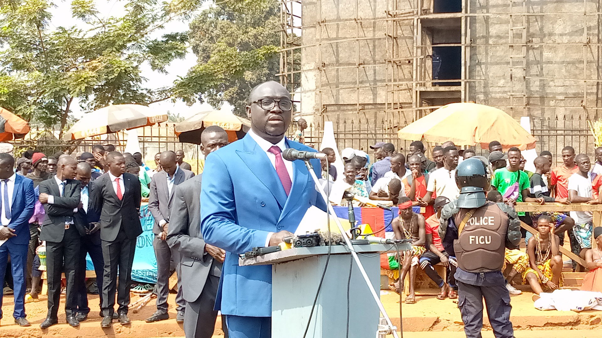 HY Mnr. REBOAS, Minister vir die Bevordering van Jeug en Sport