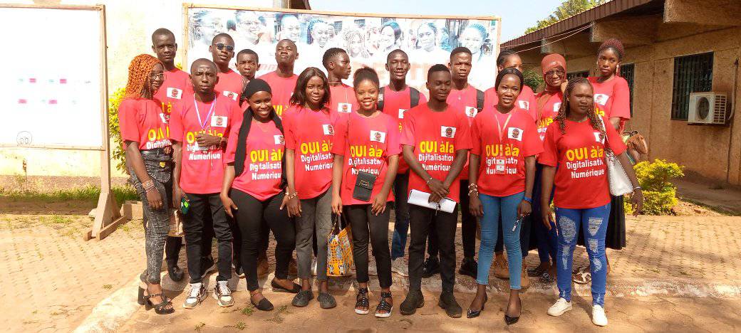 Familiefoto met GUTSCHOOL studente