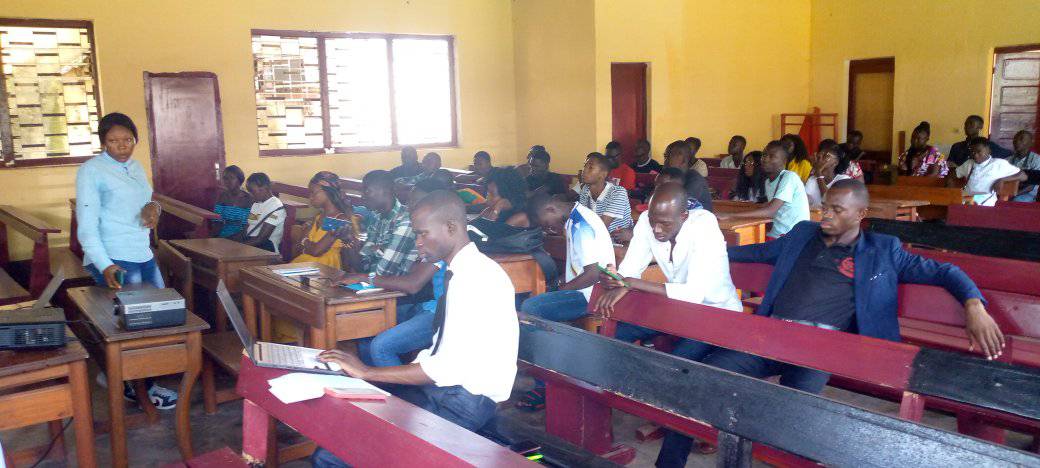 Ruil met gemeenskapsbestuurders oor die tema: Digitale_bestuur en aanbieding van die AKADEMIESTELSEL #sagteware (outomatiese #stelsel van #skoolbestuur).