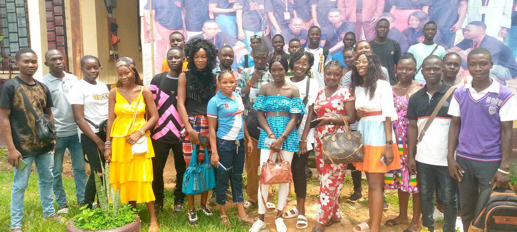 Ruil met gemeenskapsbestuurders oor die tema: Digitale_bestuur en aanbieding van die AKADEMIESTELSEL #sagteware (outomatiese #stelsel van #skoolbestuur).