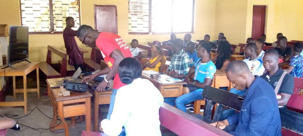 Ruil met gemeenskapsbestuurders oor die tema: Digitale_bestuur en aanbieding van die AKADEMIESTELSEL #sagteware (outomatiese #stelsel van #skoolbestuur).