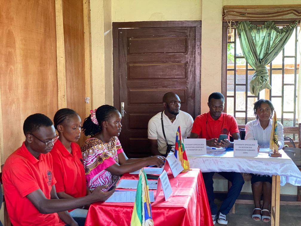 Gutschool wat in #internshipmonth is, wil munt slaan uit al die nodige middele om soveel moontlik #internskappe vir sy studente te vind (8 Junie 2023)