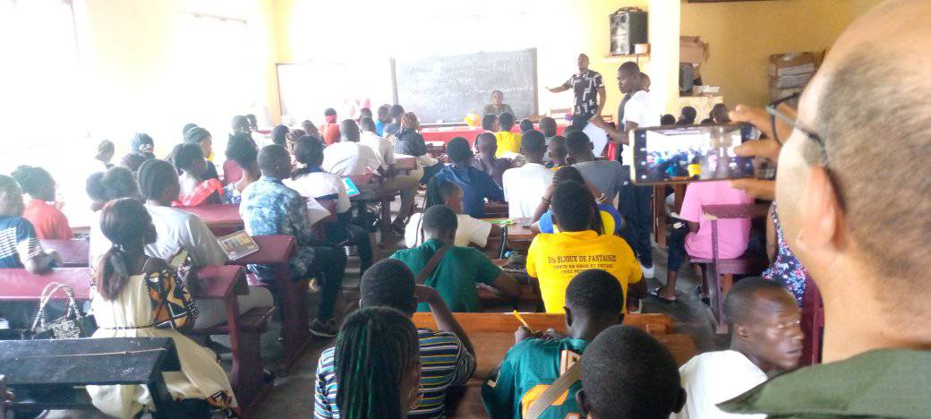 Besoek MUNISCA vir 'n opvoedkundige praatjie oor hierdie kwessie vir studente van die genoemde Instituut.