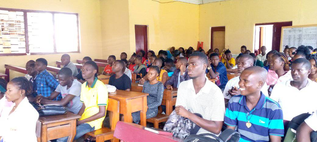 Besoek MUNISCA vir 'n opvoedkundige praatjie oor hierdie kwessie vir studente van die genoemde Instituut.