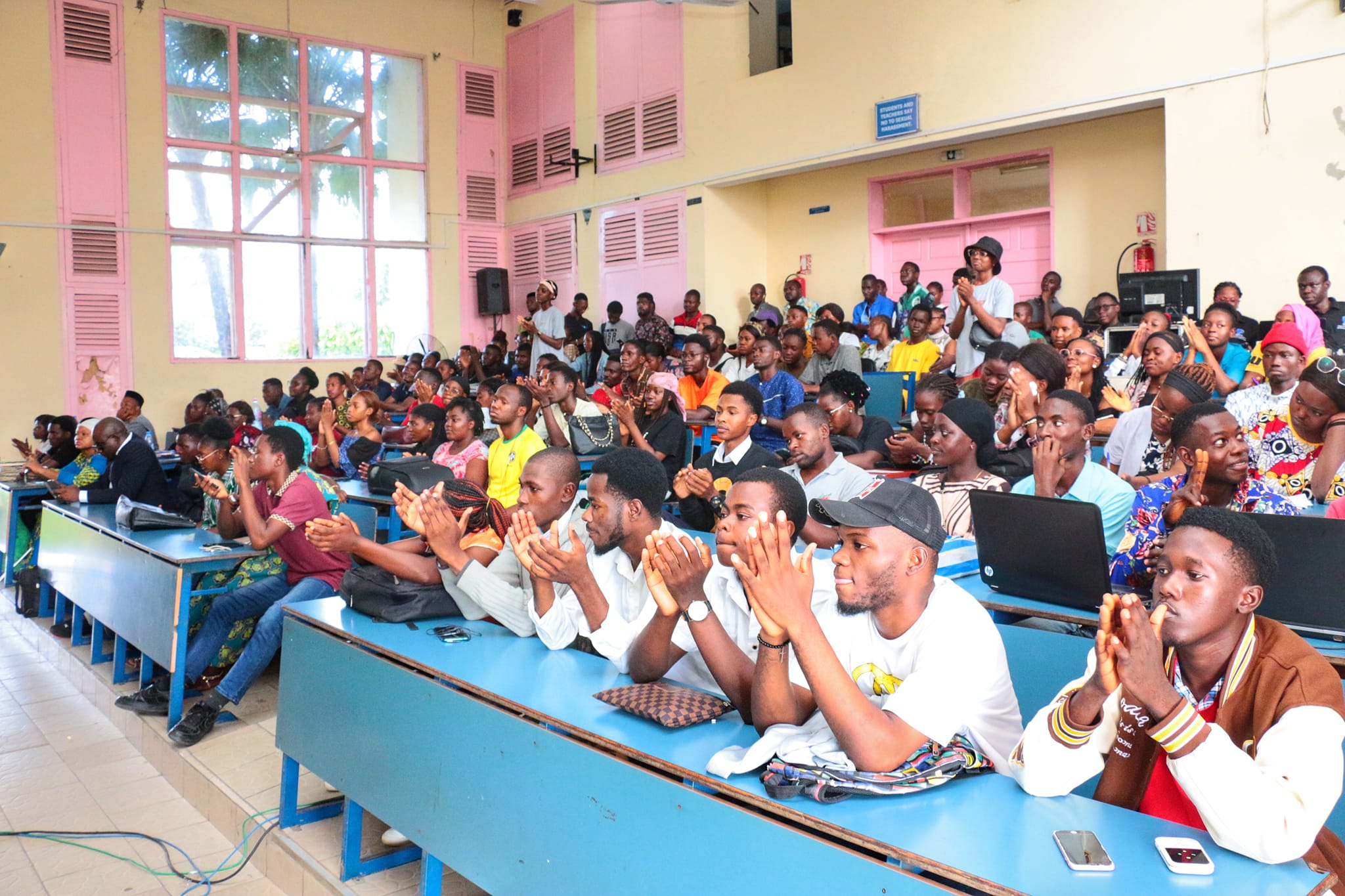 Baie geluk aan ons Jong Sentraal-Afrikaanse student wat Eerste Prys in die tweede uitgawe van die AUF-kompetisie gewen het