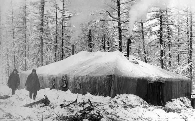 Лагерь геологов в зимней тайге, 1956 год. Фото © Якутия Сегодня