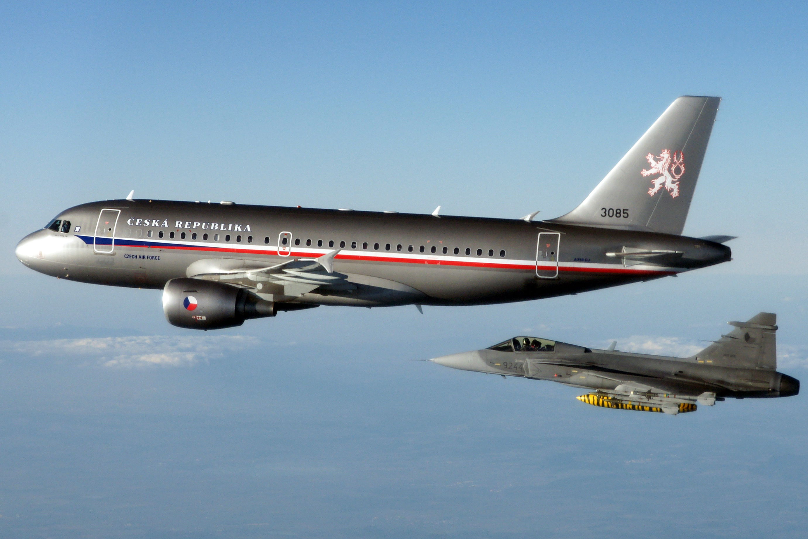 1830 एनएम अधिकतम रेंज 139 अधिकतम क्षमता 636 घन फीट अधिकतम सामान