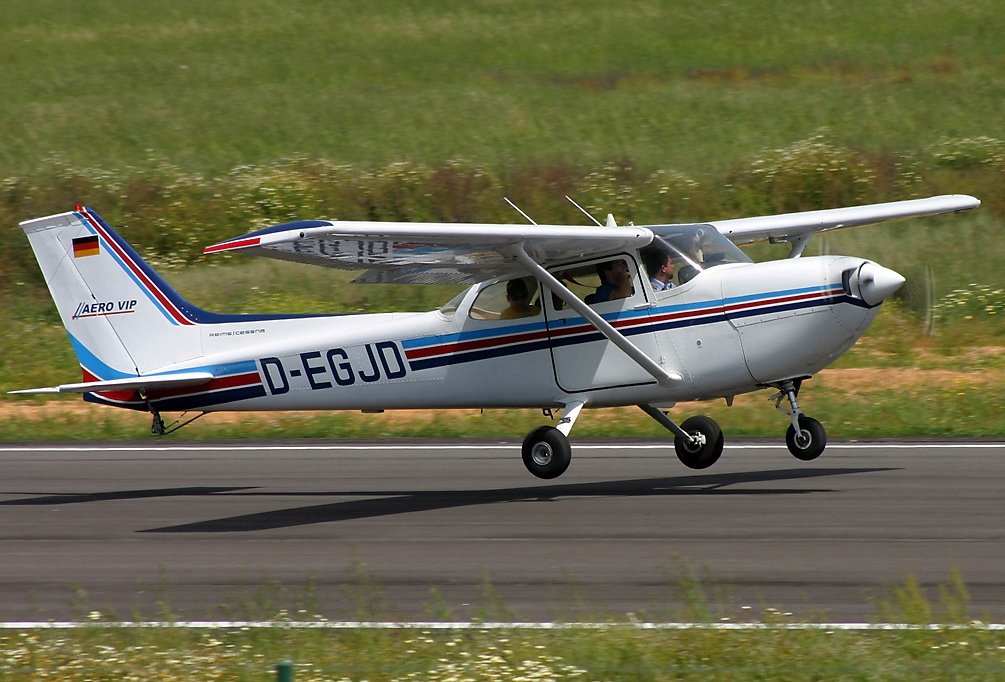 самолет Cessna FR172J Reims Rocket