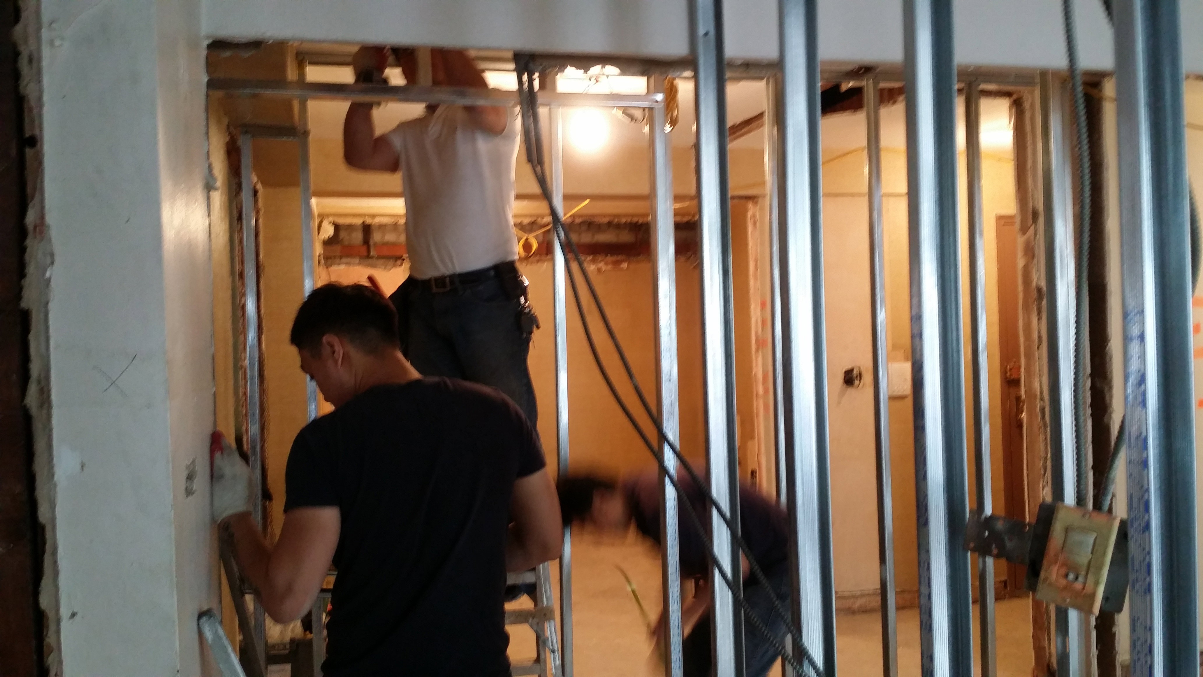 천장 및 벽 작업