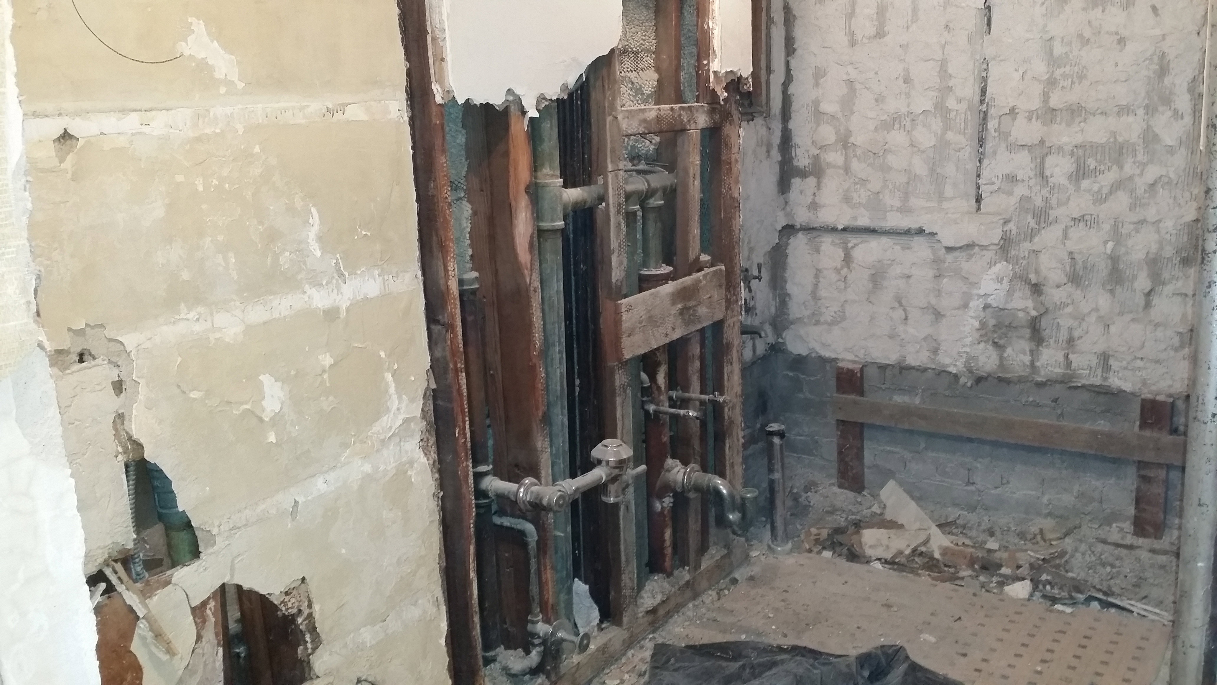 천장 및 벽 작업