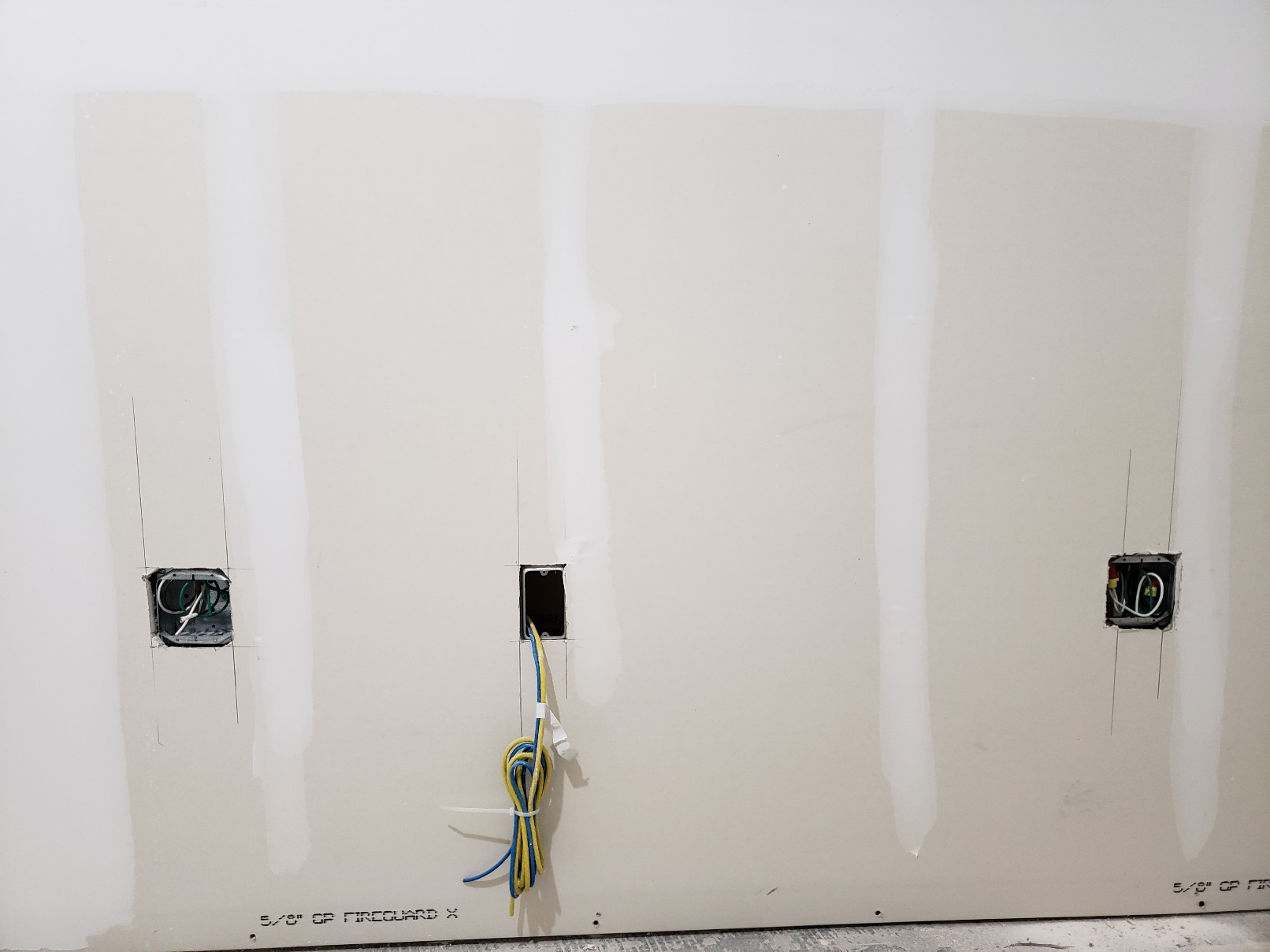 천장 및 벽 작업