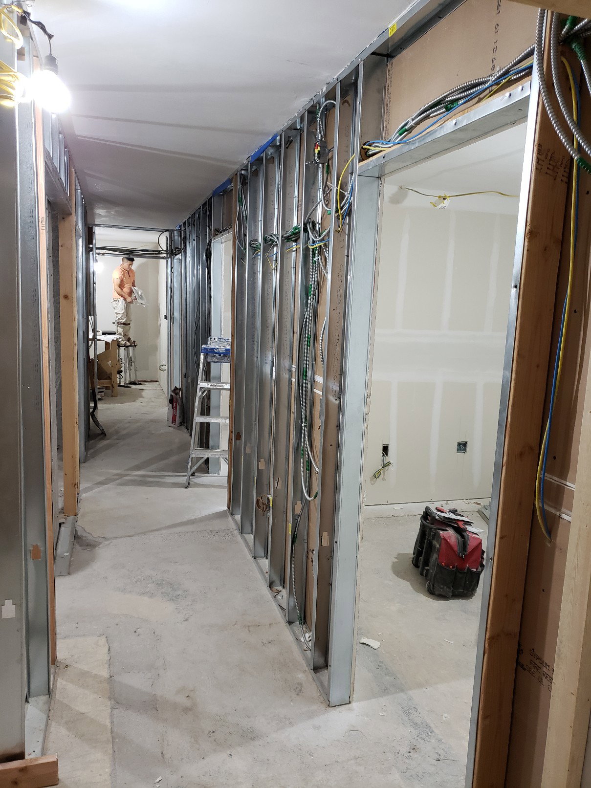 천장 및 벽 작업