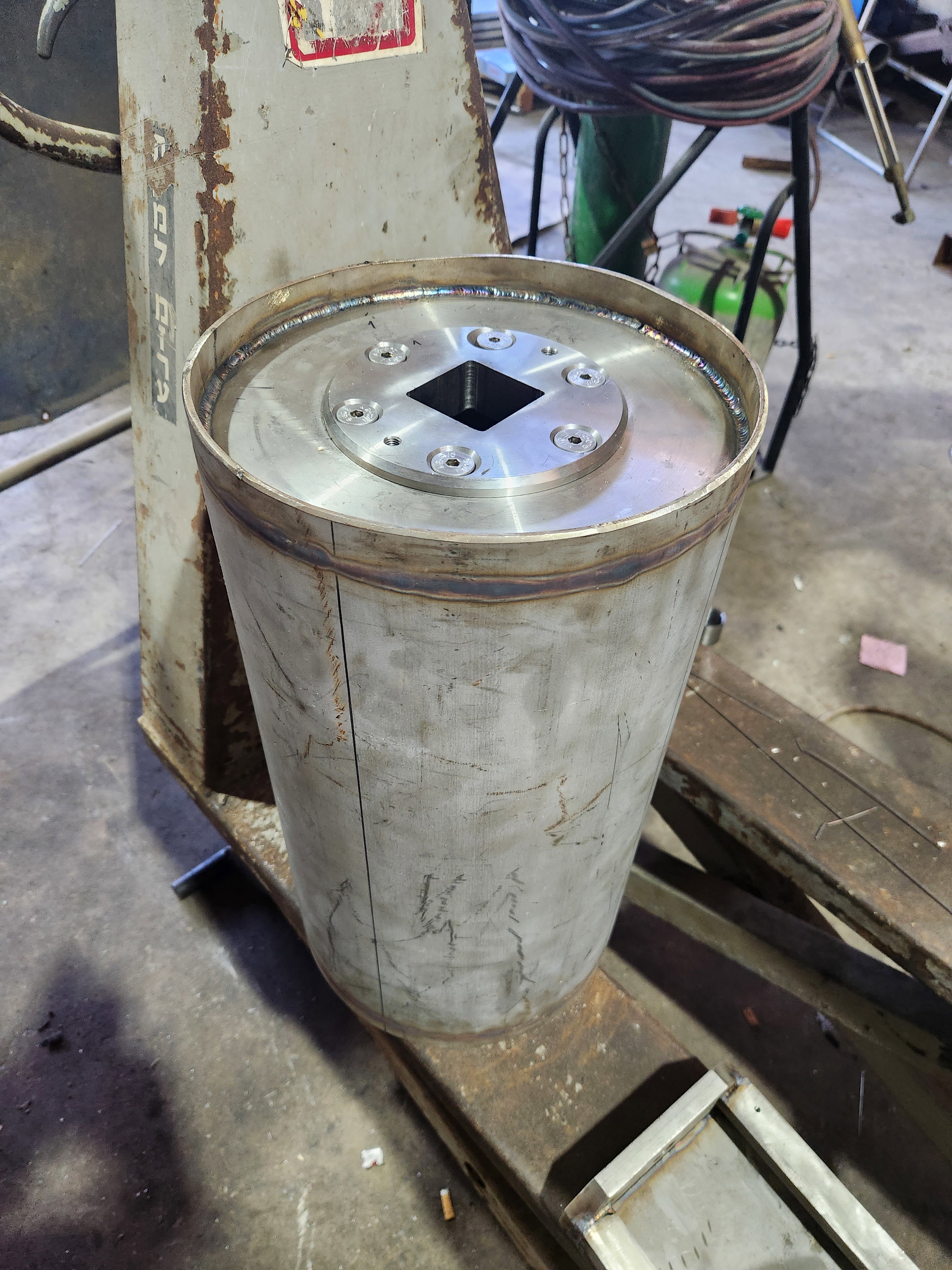 Förderbandfertigung nach Entwurf inklusive Montage und Lieferung und Einbau von PP-Kanälen