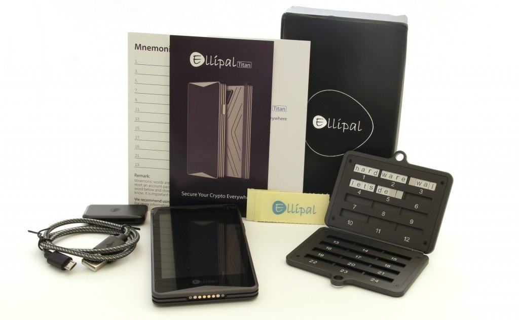 What's Inside the Box of ELLIPAL Titan?