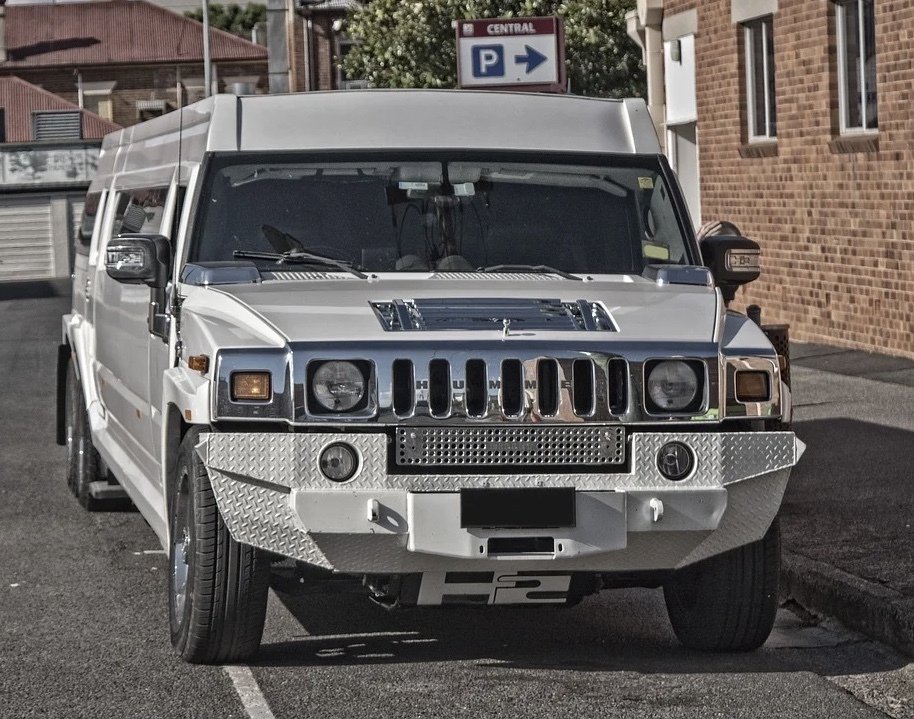 guzz-guzzler stretched hummer limo