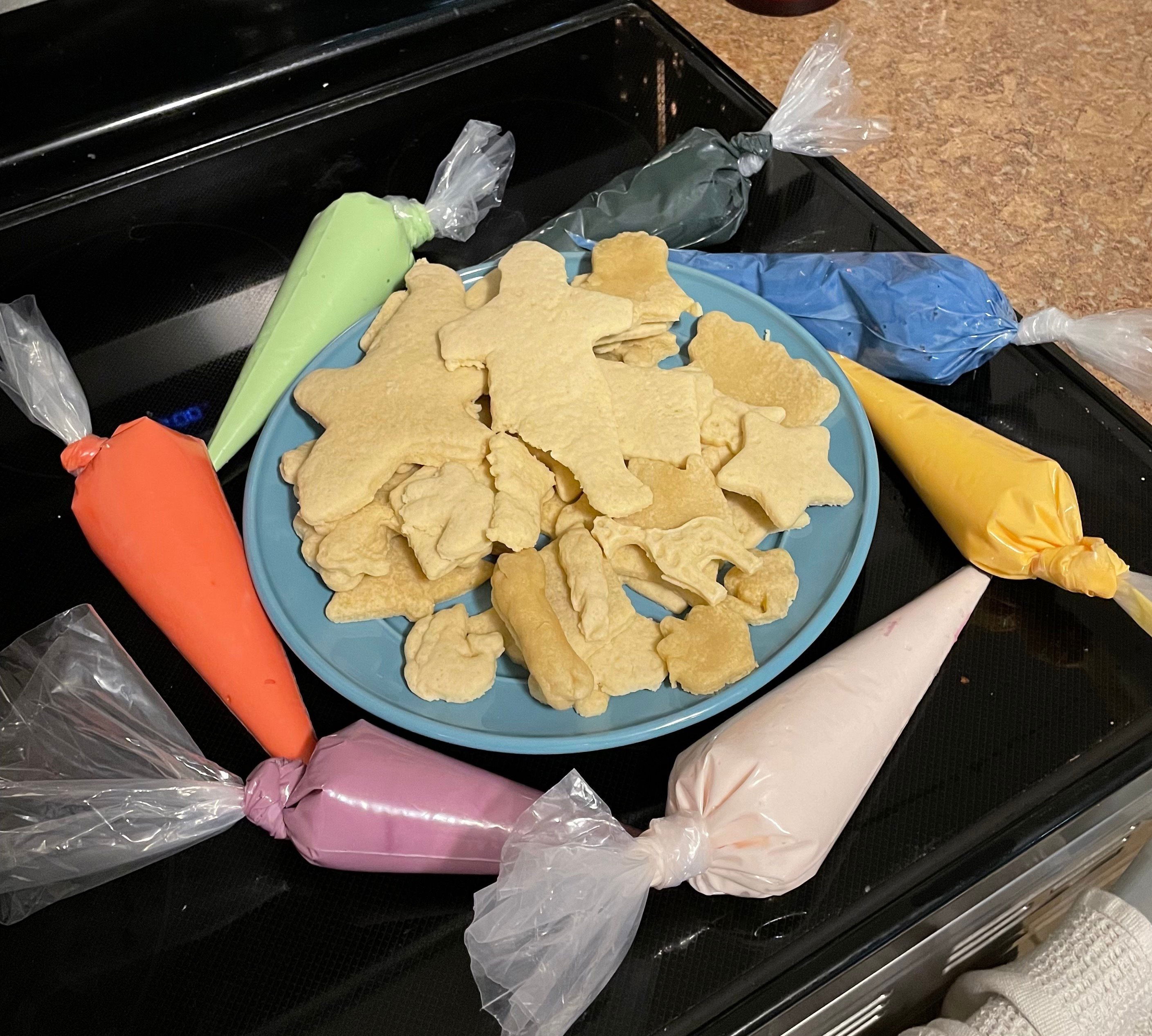 Pros and Cons of Making Sugar Cookies Vs. Buying Sugar Cookies to