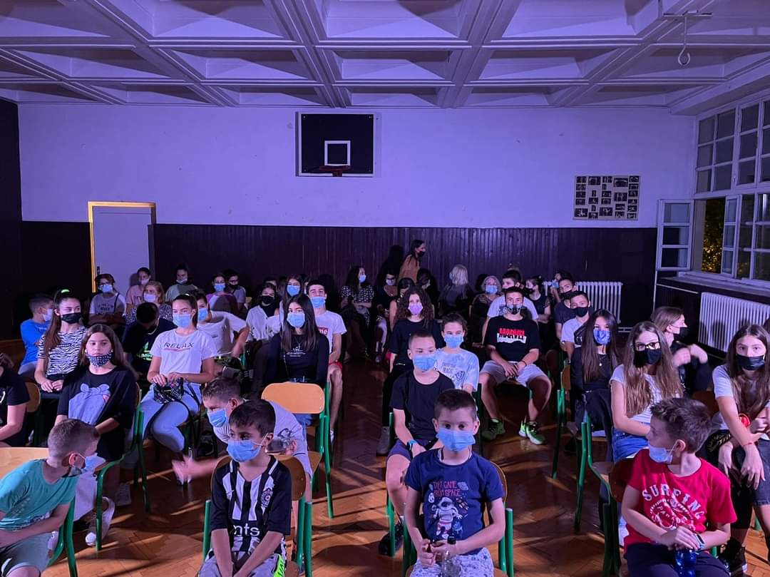 ,, Я могу вам помочь ? "