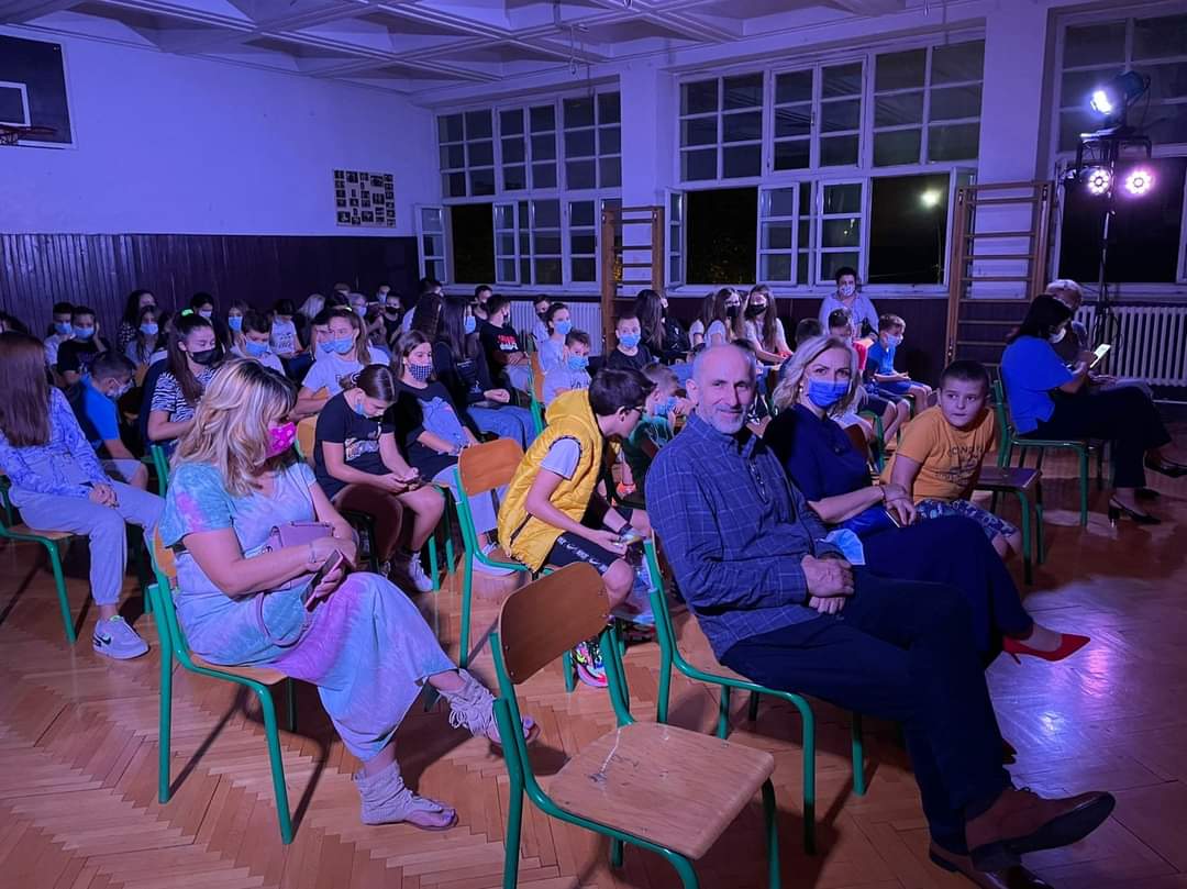 ,, Я могу вам помочь ? "