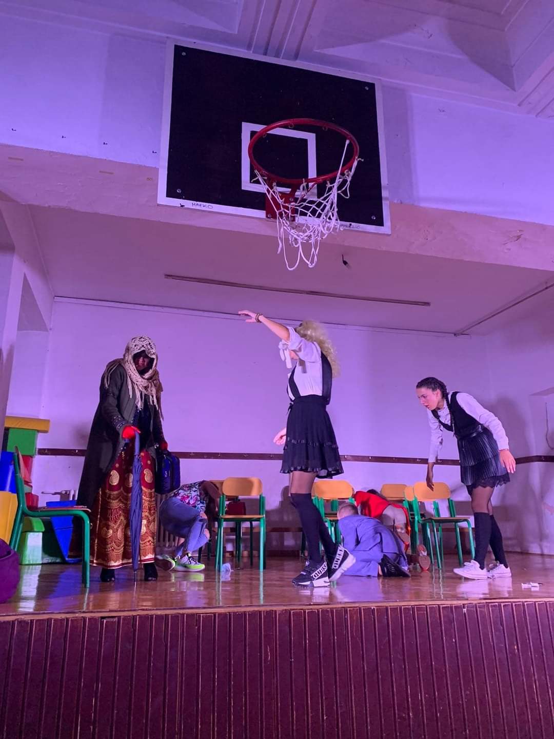 ,, Я могу вам помочь ? "