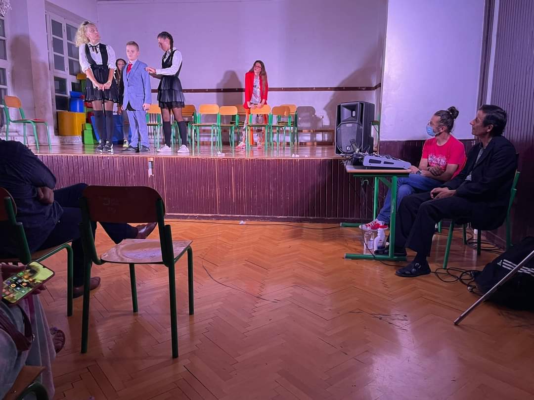 ,, Я могу вам помочь ? "