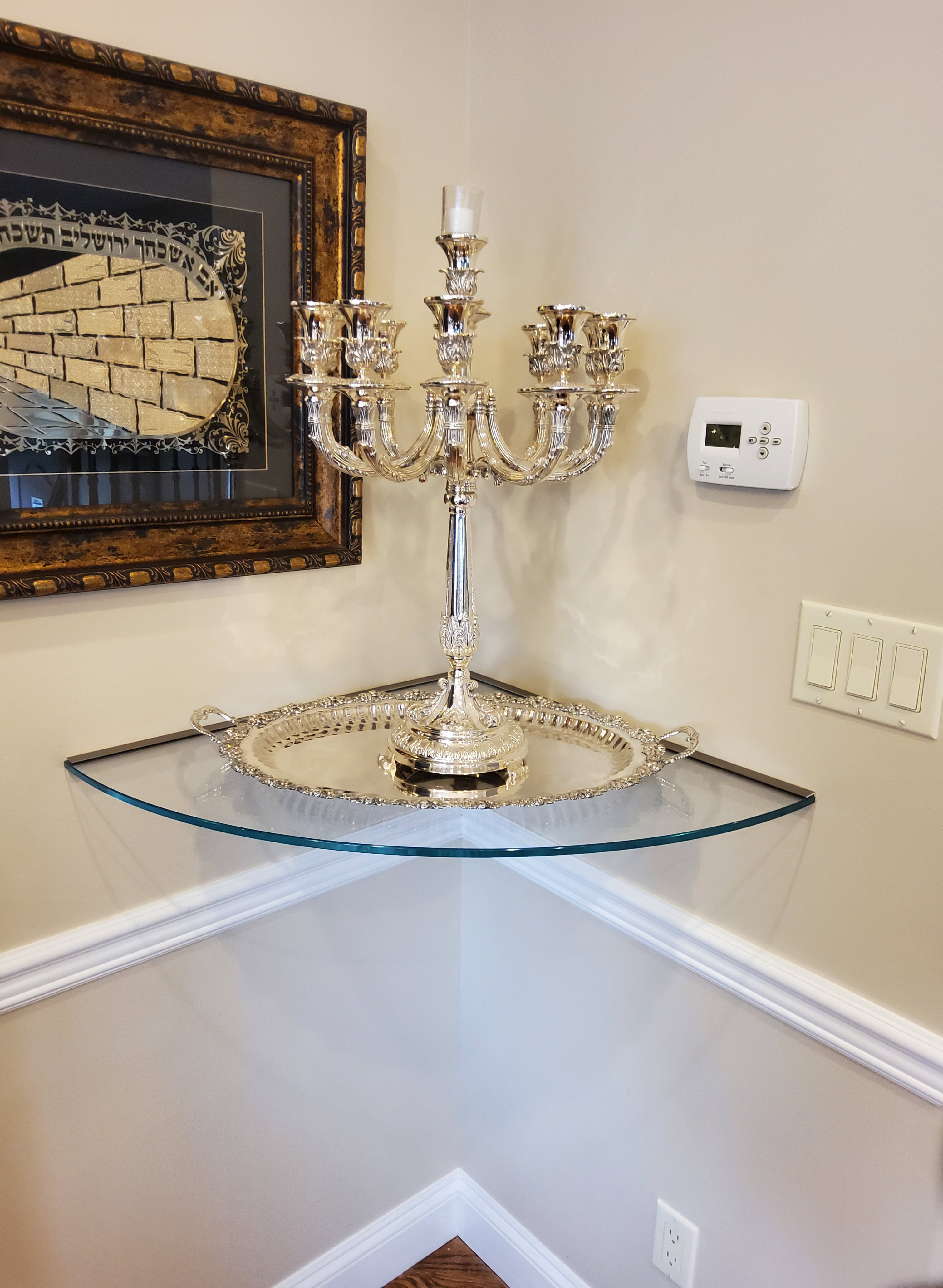 מדפי זכוכית בהתאמה אישית