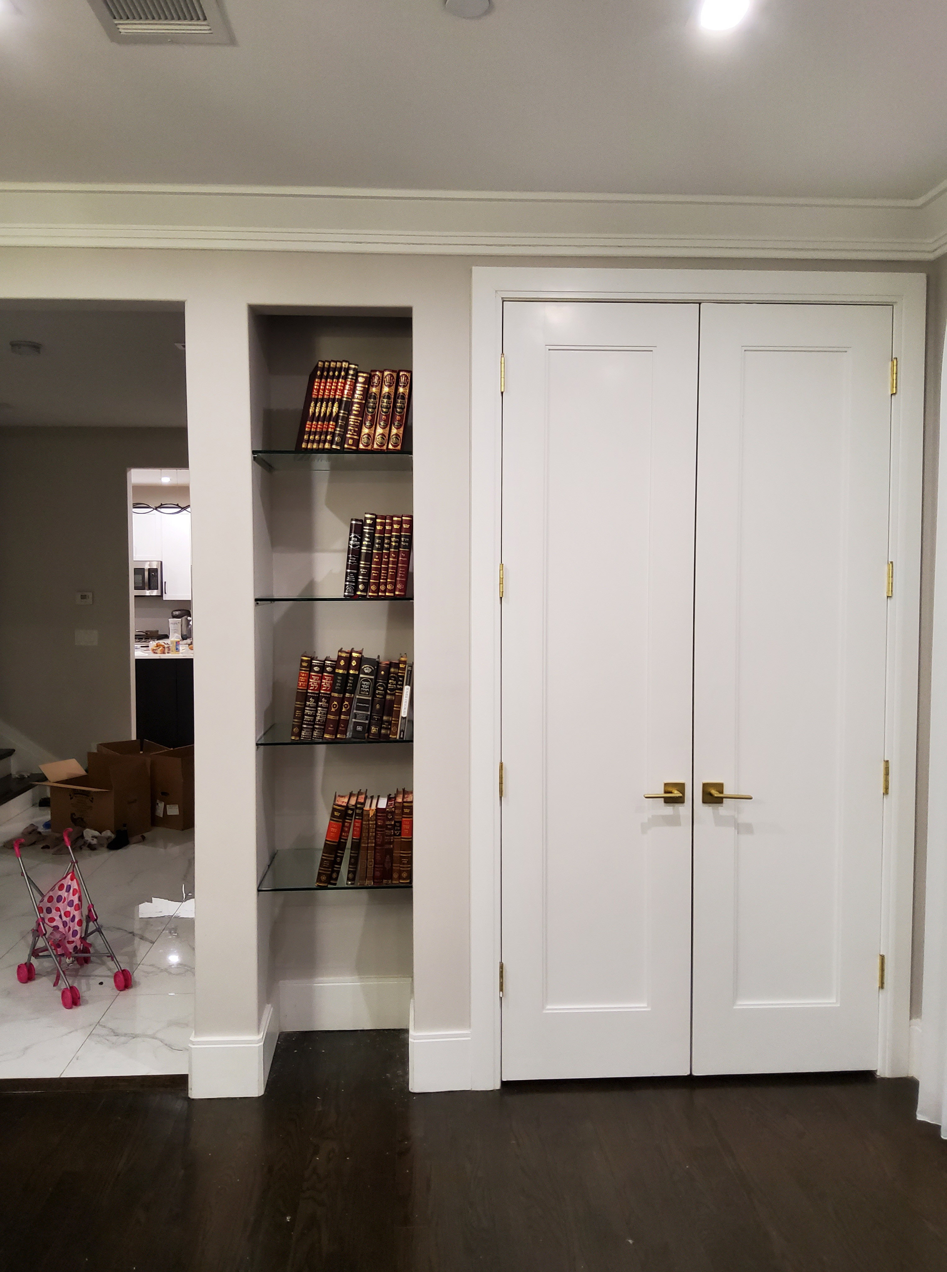 מדפי זכוכית בהתאמה אישית