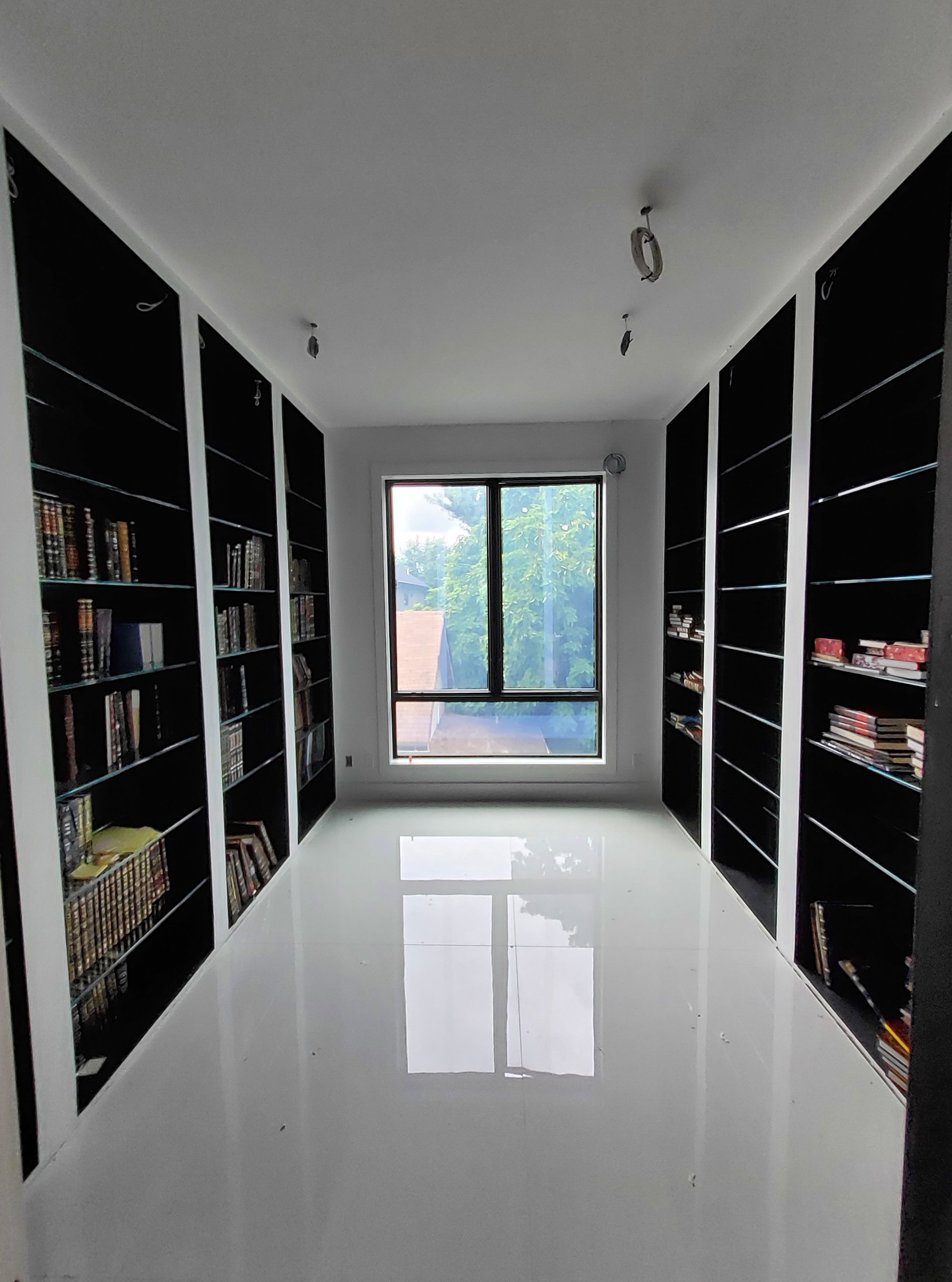 מדפי זכוכית בהתאמה אישית