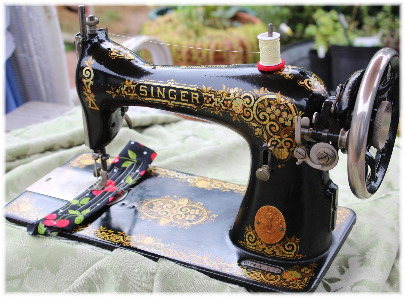 Singer Sewing Machine  Prospect Heights Public Library District