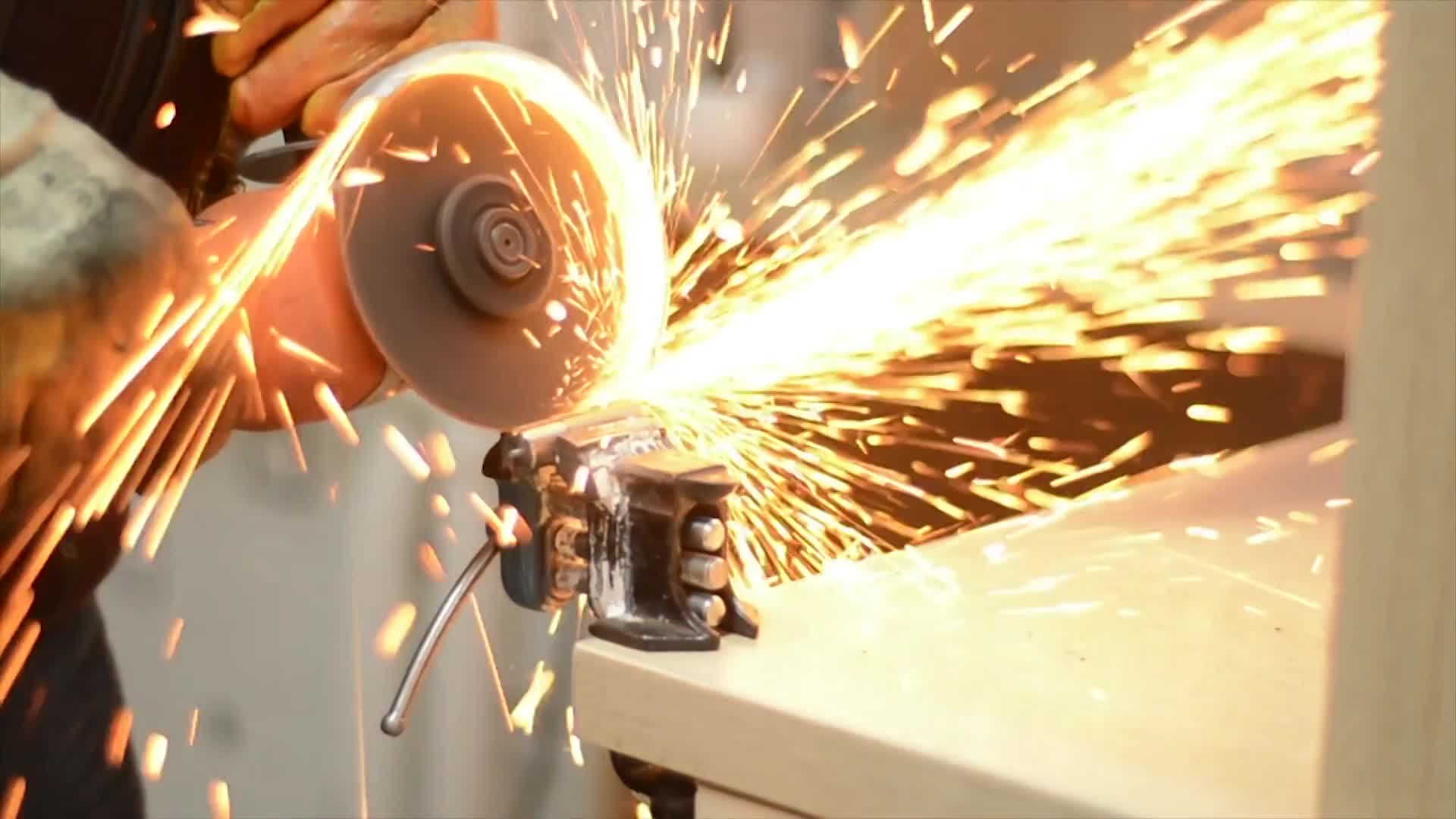 הבנייה בעצומה thumbnail