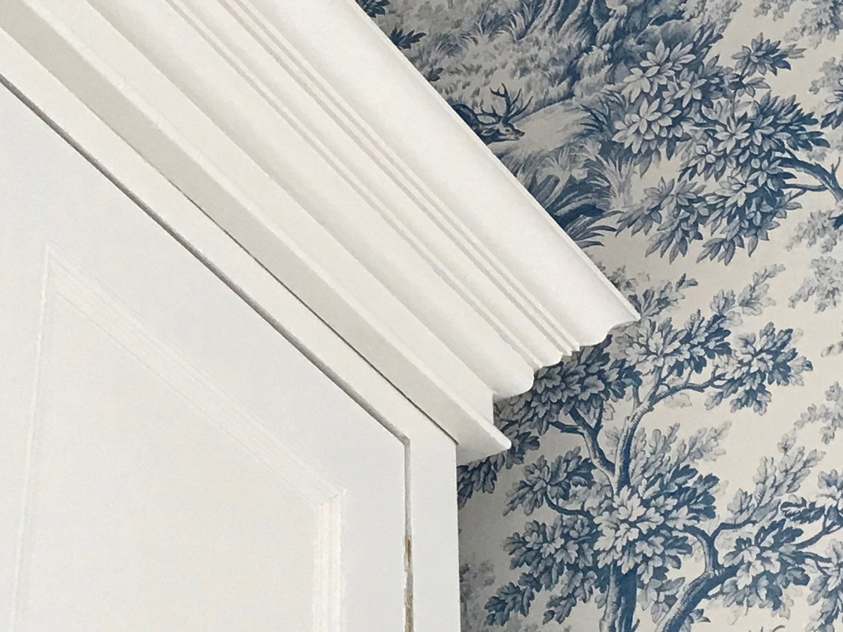 WARDROBE WITH OPENING DOORS