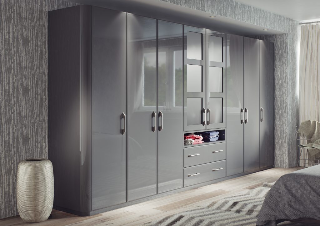 WARDROBE WITH OPENING DOORS