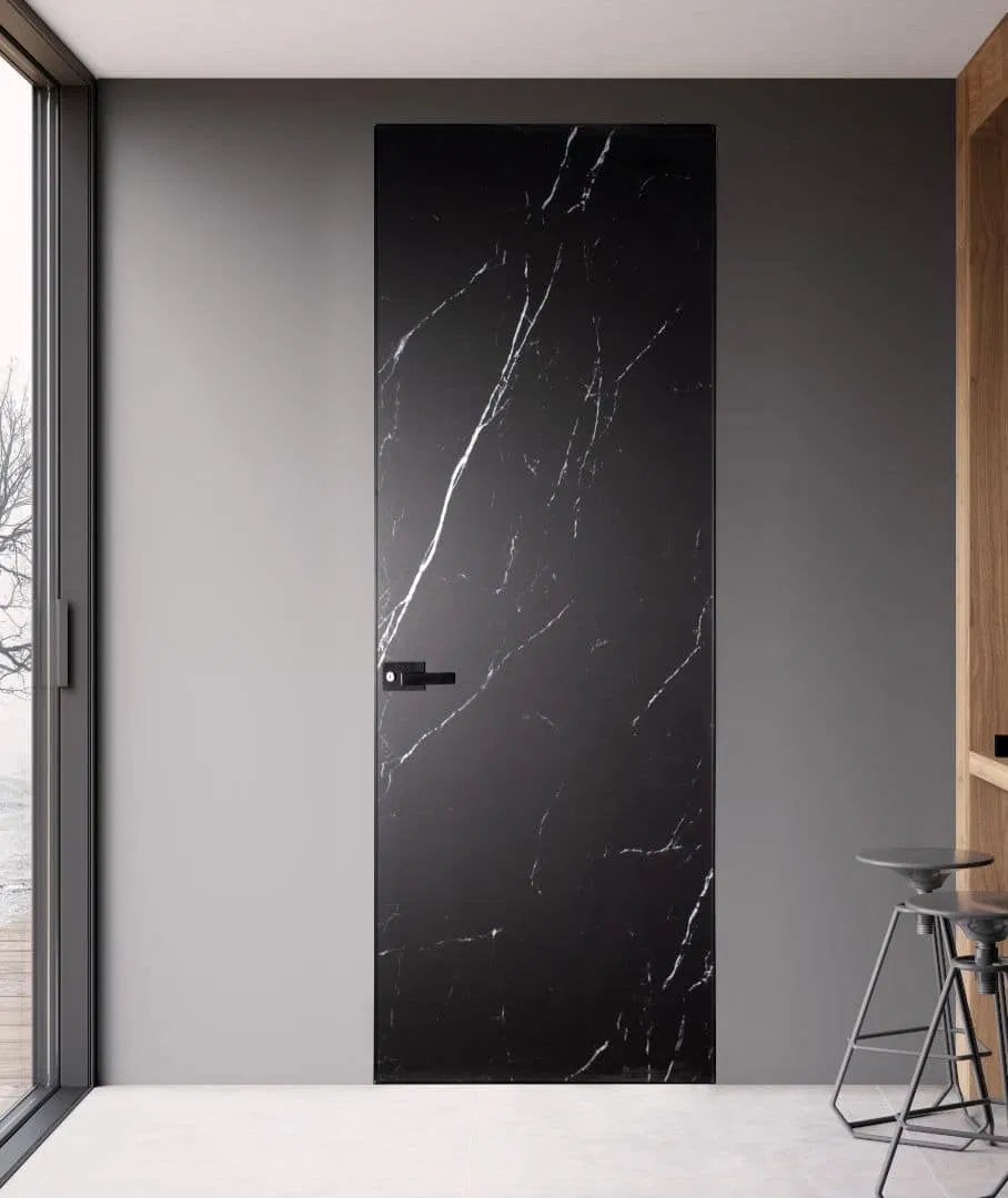 Εσωτερικές πόρτες με κρυφή κάσα αλουμινίου χωνευτή στον τοίχο.