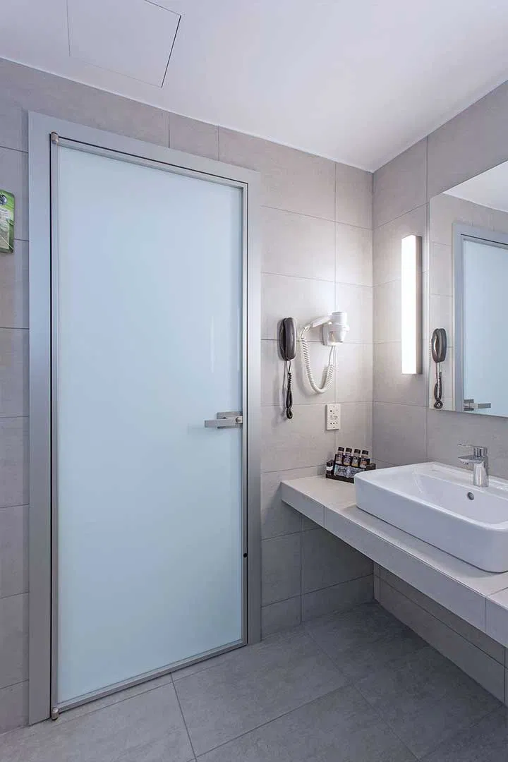 DOORS WITH SPECIAL CONSTRUCTION FOR GLASS