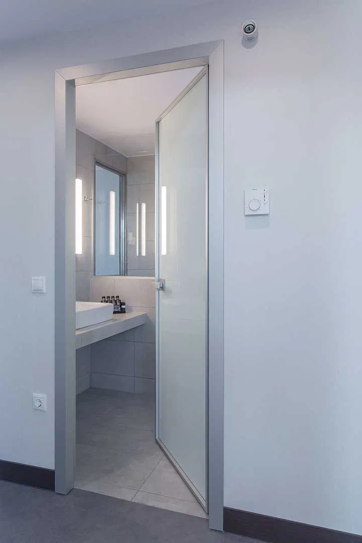 DOORS WITH SPECIAL CONSTRUCTION FOR GLASS