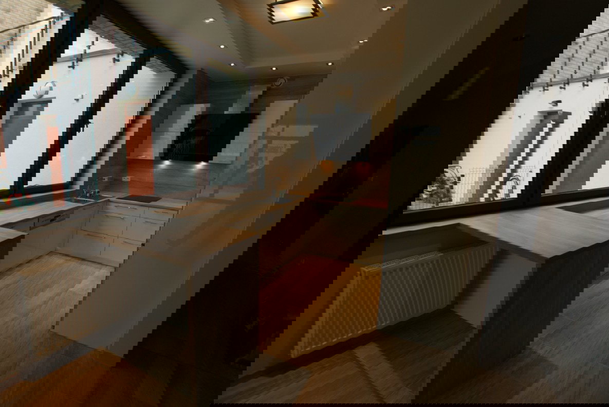 BIRCHWOOD & HIGH GLOSS WHITE LAQUER