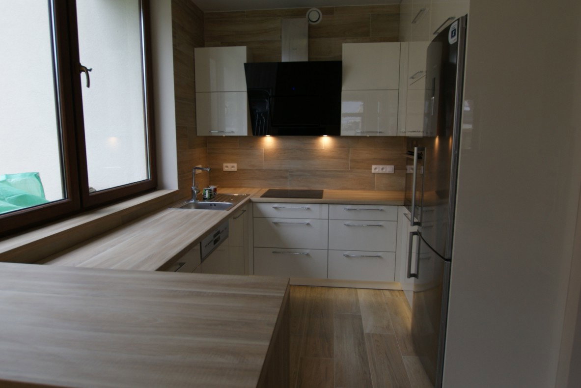 BIRCHWOOD & HIGH GLOSS WHITE LAQUER