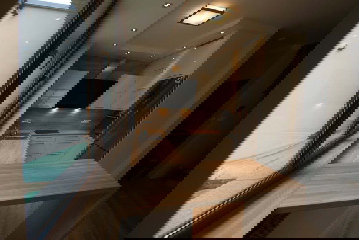 BIRCHWOOD & HIGH GLOSS WHITE LAQUER