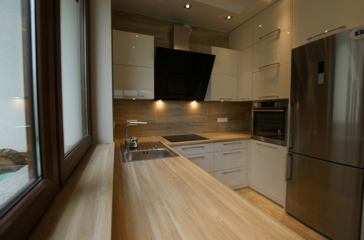 BIRCHWOOD & HIGH GLOSS WHITE LAQUER
