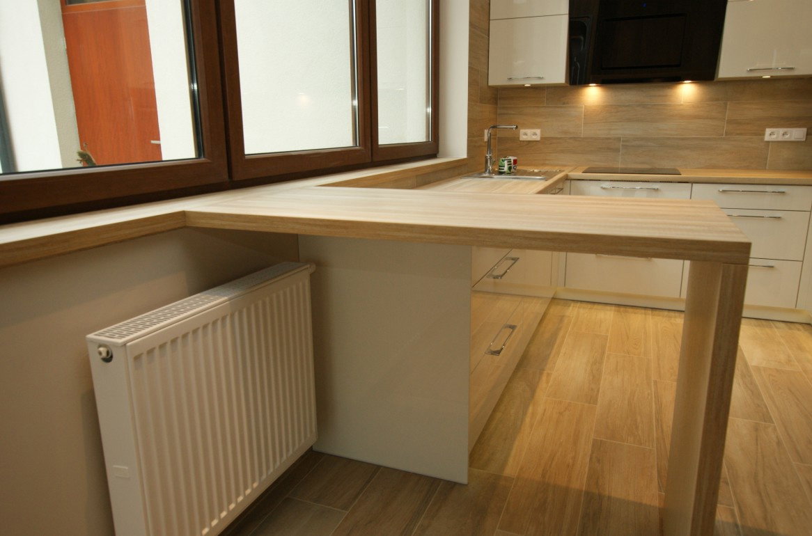 BIRCHWOOD & HIGH GLOSS WHITE LAQUER